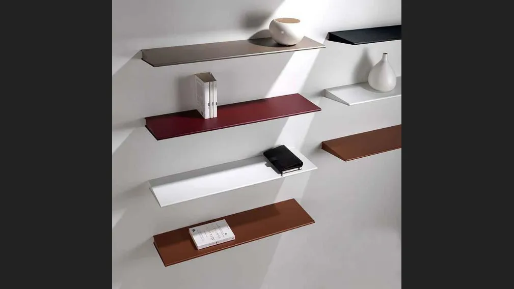Mensola dal design lineare in metallo verniciato Ala di Pezzani
