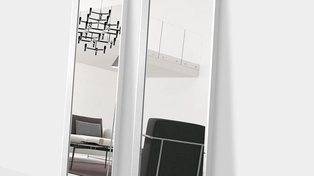 Specchiera Angolo Riflesso con cornice in alluminio di Pezzani