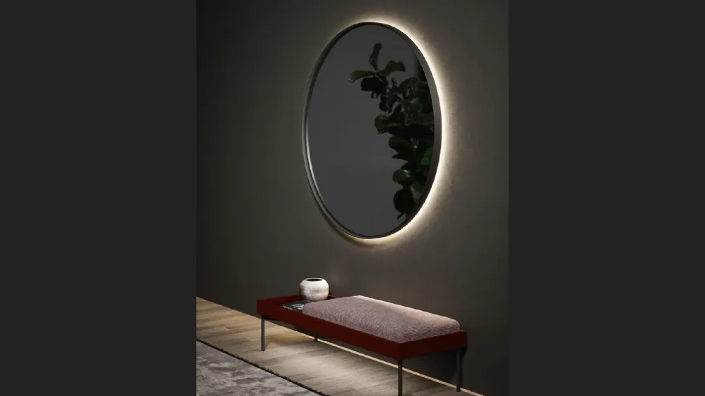Specchio Astrid con cornice in laccato ossidato retroilluminata di Novamobili
