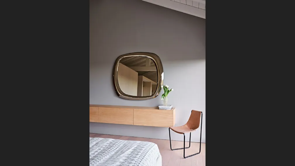 Specchio Bold H120 con cornice in vetro bronzo di Midj