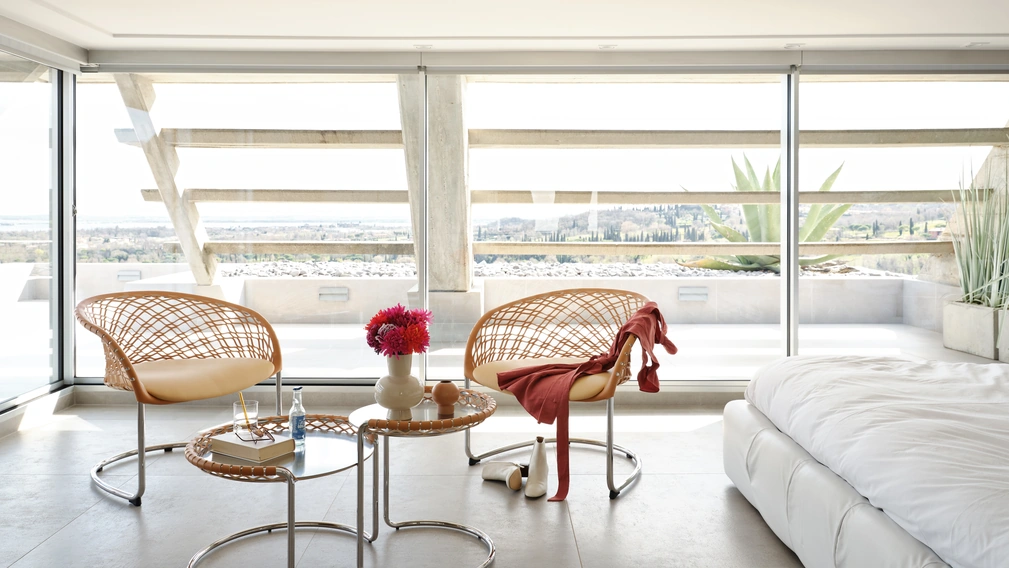 Tavolini P47 in metallo e cuoio intrecciato di MidjTavolini P47 in metallo e cuoio intrecciato di Midj