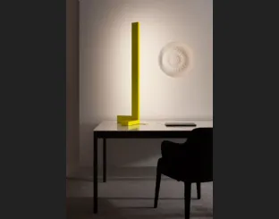 Lampada da tavolo 4080 in estruso di alluminio riciclato di Vesoi