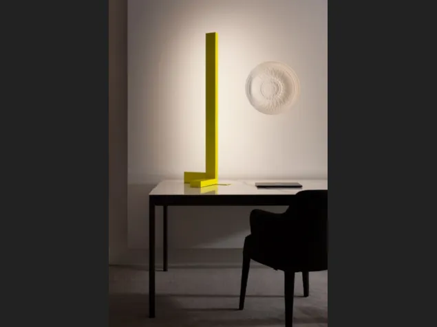 Lampada da tavolo 4080 in estruso di alluminio riciclato di Vesoi