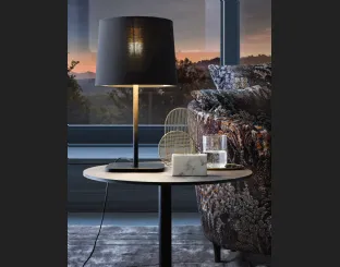 Lampada da tavolo Hygge con paralume in tessuto e base in metallo di Le Comfort