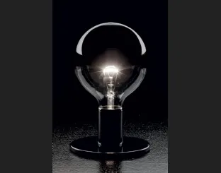 Lampada da tavolo in acciaio verniciato nero e vetro Idea di Vesoi