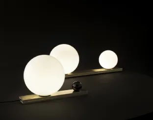 Lampada da tavolo con struttura in ottone Nash di Vesoi
