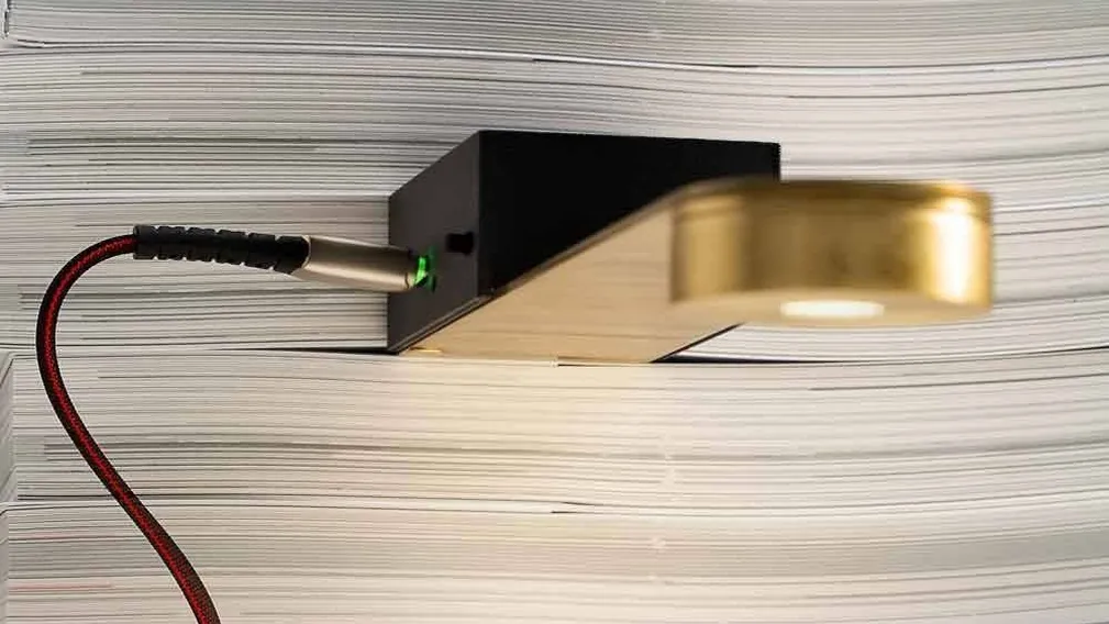 Lampada mobile da lettura Tra ilibri di Vesoi