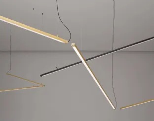 Lampada a sospensione regolabile in altezza con struttura in alluminio verniciato Traccia di Vesoi