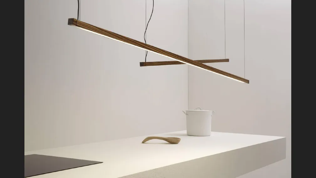 Lampada a sospensione in legno Travetta di Vesoi