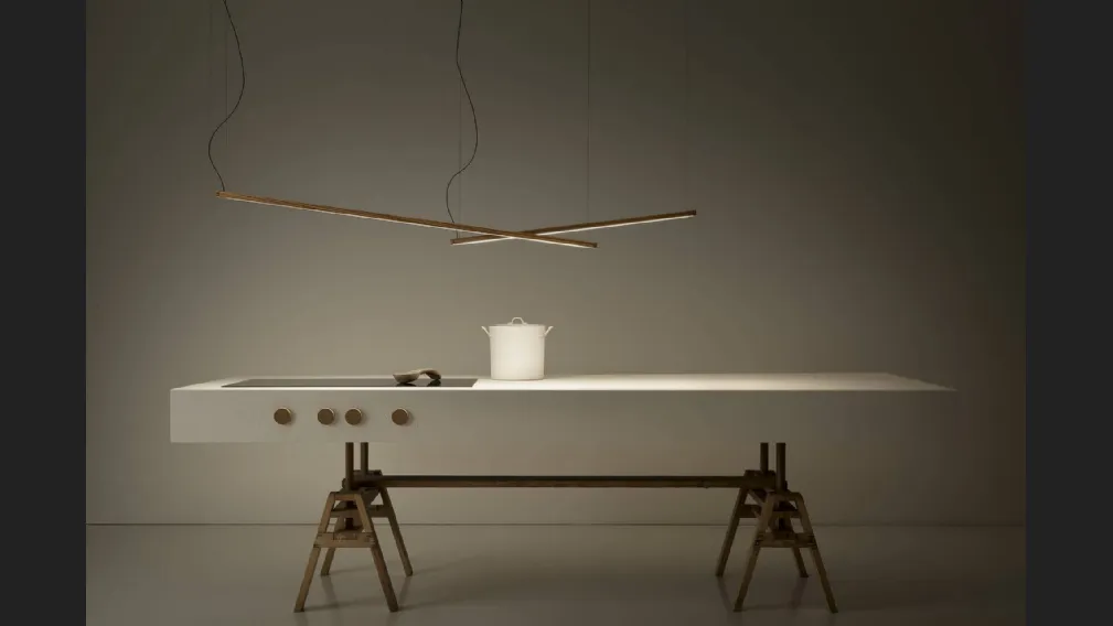 Lampada a sospensione in legno Travetta di Vesoi