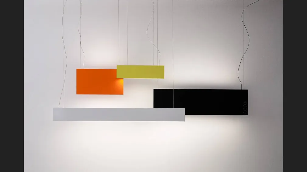 Lampada a sospensione in legno laccato Pantone di Vesoi