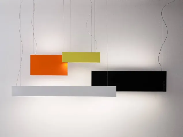 Lampada a sospensione in legno laccato Pantone di Vesoi