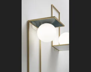 Lampada da parete in ottone con diffusore in vetro bianco latte Sottomultiplo di Vesoi