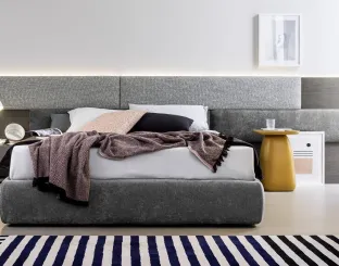 Comodino Cliff in poliuretano laccato di Novamobili