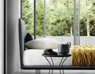 Letto Snap in tessuto con testiera di Le Comfort