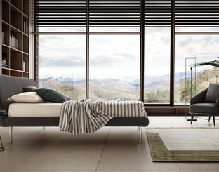 Letto Metropolitan in tessuto imbottito di Le Comfort