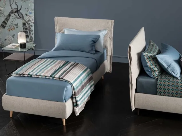 Letto singolo in tessuto con testiera Metropolitan di Le Comfort