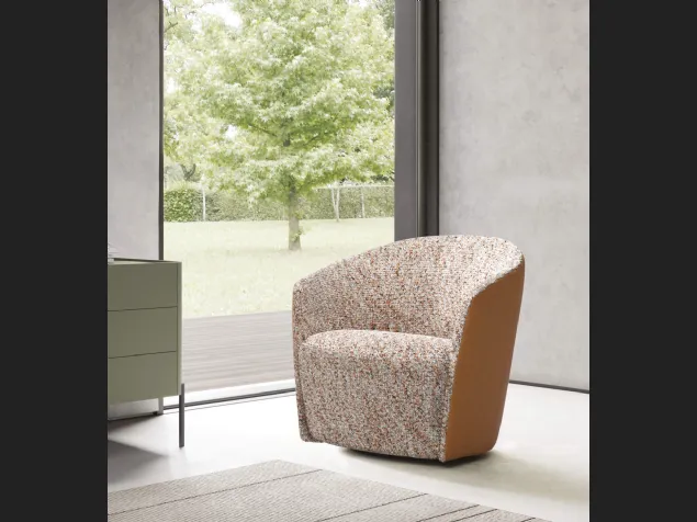 Poltroncina accogliente in tessuto Fuller con base girevole Presotto