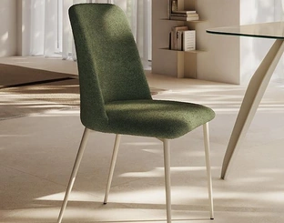 Sedia imbottita Agape di Pezzani