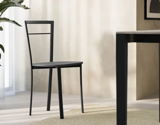 Sedia Nicole realizzata in tubolare metallico e seduta in legno laccato opaco di Arredo3