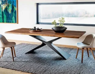 Tavolo Nexus con top in legno e base in plastica Baydur di Midj