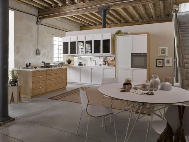 Cucina Classica Mia con penisola in legno naturale e laccato Bianco di Dibiesse
