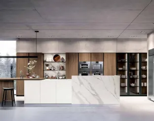 Cucina Design lineare Fly&Keaton 01 in laccato bianco opaco, pannello effetto marmo e Noce Canaletto di Nova Cucina