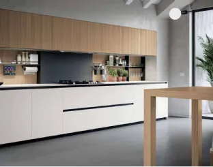 Cucina Design lineare MK1 06 in laccato bianco opaco e Rovere naturale con top in Corian di Nova Cucina