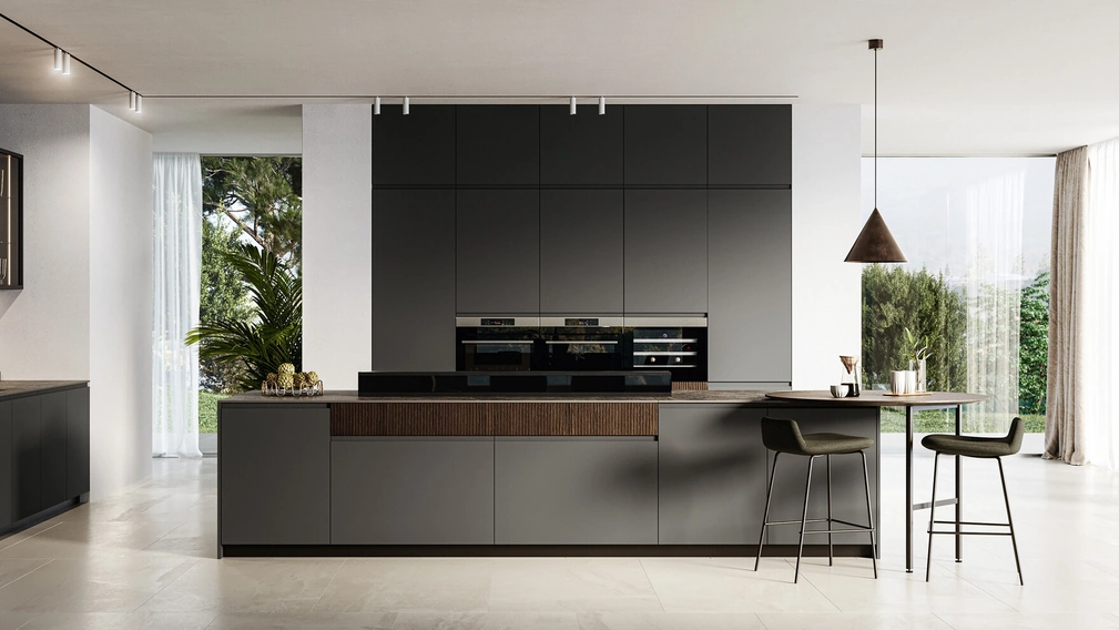 Cucina Moderna con isola Wega 01 in pet lavagna e millerighe noce di Arredo3